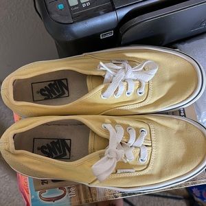 Women’s Vans 💛